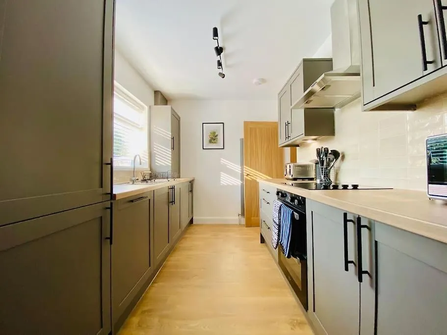 Usnooz I Free Parking, 5 Bedrooms, Quiet Location Wyke