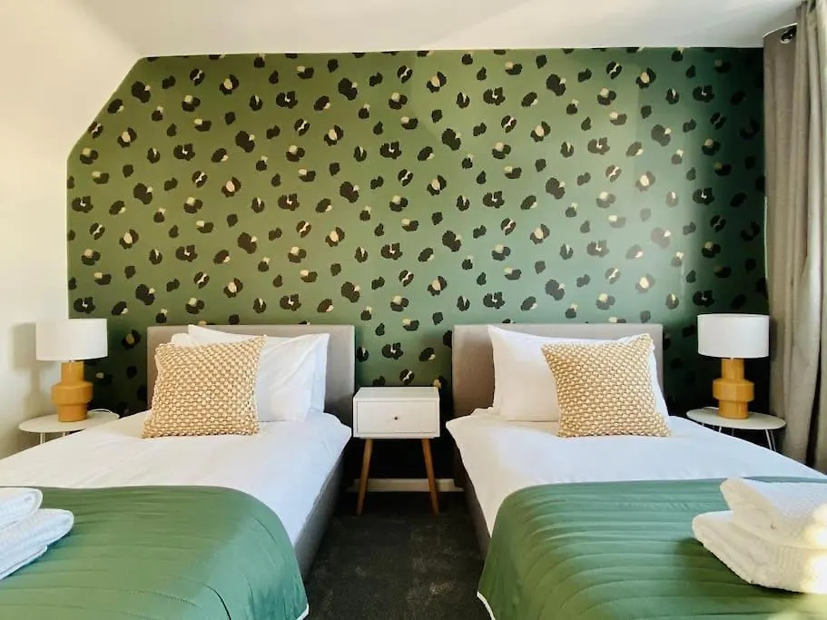 Usnooz I Free Parking, 5 Bedrooms, Quiet Location Wyke Feriehus